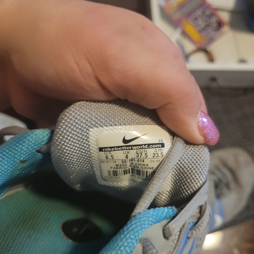 Running shoes - Picture 3 of 3